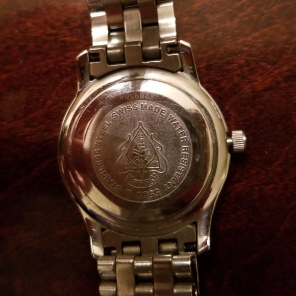 Gucci Small G Timeless Watch - Picture 8 of 8